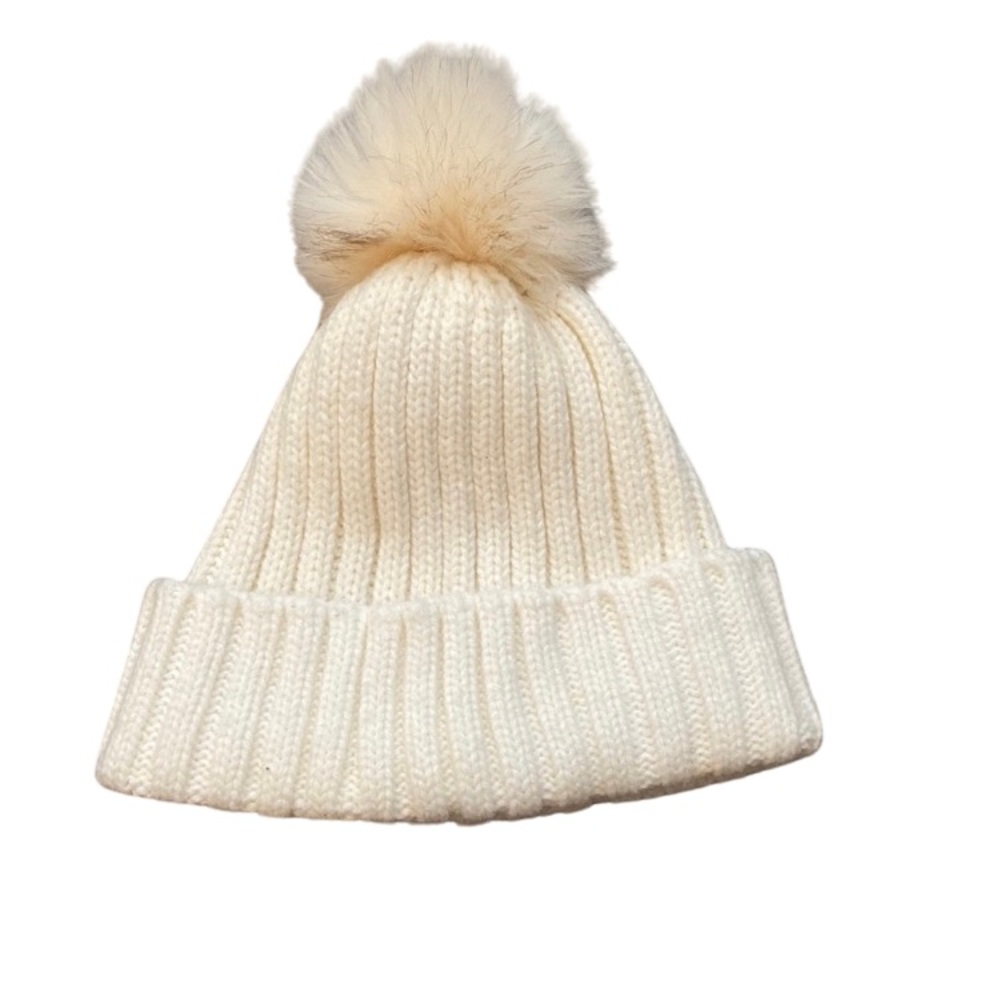 Shoopen cream toque with the fluffiest Pom Pom. One size.